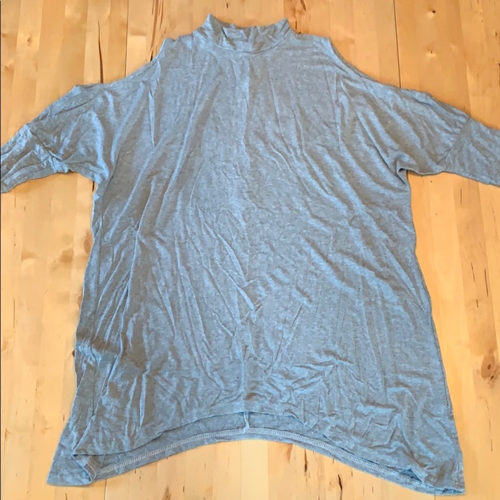 Grey t shirt